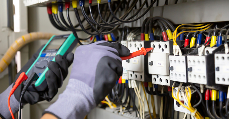 Montagem de painéis elétricos